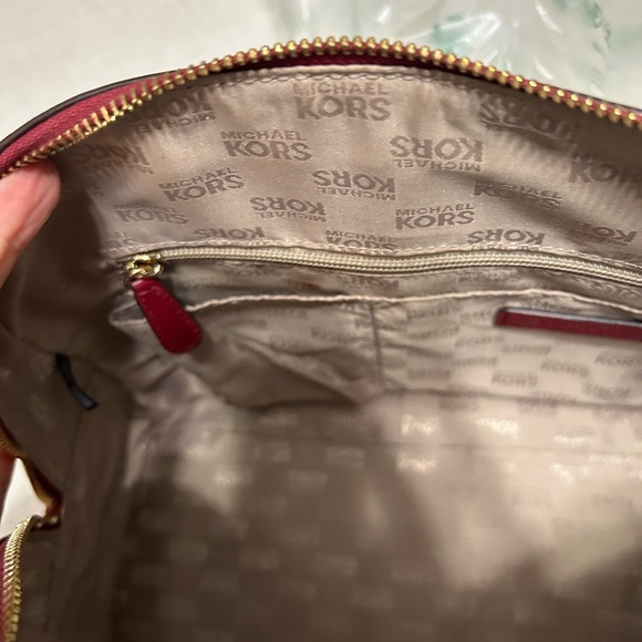 MICHAELKORS BURGENDY BAG - Picture 4 of 6